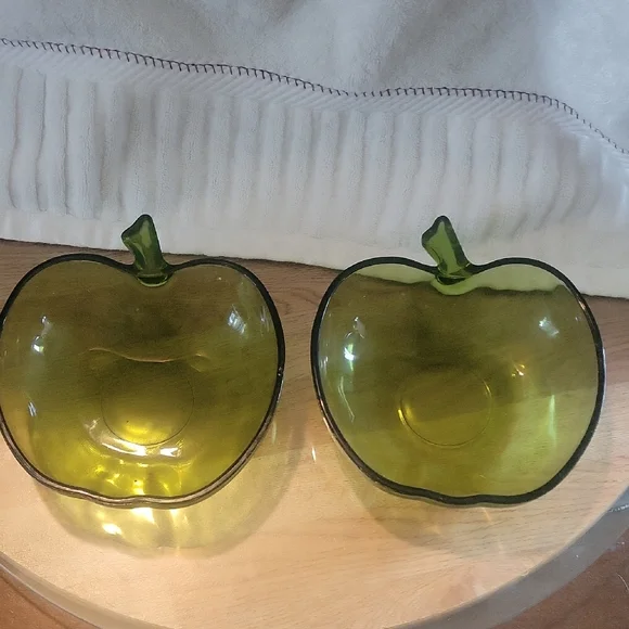 Hazel-Atlas Green Glass Apple-Shaped Bowls. Set of 2. Minimal Flaws. - Picture 5 of 6